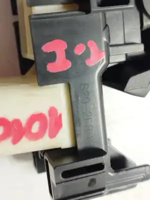 Peça sobressalente para automóvel em segunda mão botão / interruptor elevador vidro traseiro esquerdo por toyota auris active referências oem iam 8292f83