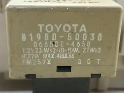 Peça sobressalente para automóvel em segunda mão Caixa De Fusíveis E Relés por TOYOTA RAV 4 (A2) 1.8 16V CAT Referências OEM IAM 8198050030  