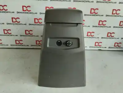 Автозапчастина б/у центральний подлокник для ssangyong rodius xdi limited посилання на oem iam 7791621030  