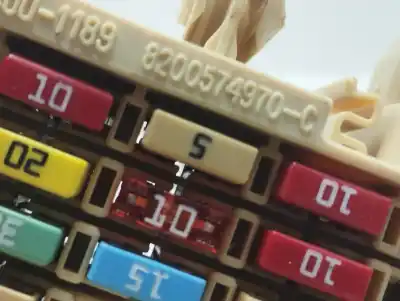 Peça sobressalente para automóvel em segunda mão caixa de fusíveis e relés por renault kangoo profesional referências oem iam 8200574970c  