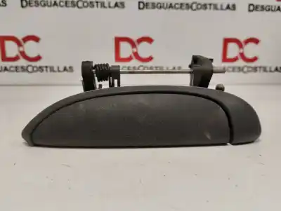 Pezzo di ricambio per auto di seconda mano maniglia esterna posteriore sinistra per renault clio ii fase i (b/cbo) 1.6 initiale (b/cbod) 90 cv / 66 kw riferimenti oem iam 7700426086  