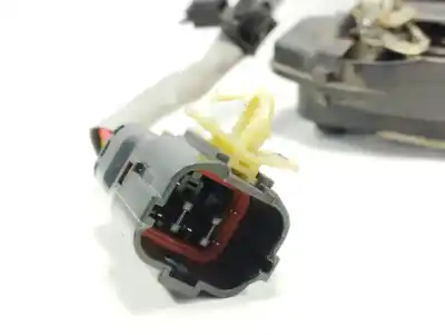 Second-hand car spare part front right door lock for kia carens ii monospace (fj) 2.0 crdi oem iam references  Second-hand car spare part front right door lock for kia carens ii monospace (fj) 2.0 crdi oem iam references