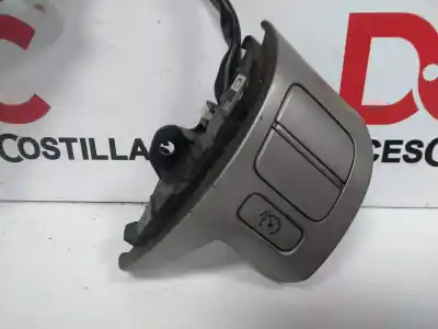 Peça sobressalente para automóvel em segunda mão comandos do volante por toyota auris active referências oem iam   