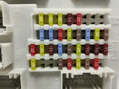 Peça sobressalente para automóvel em segunda mão caixa de fusíveis e relés por ford focus iii 1.5 tdci referências oem iam f1dt14a073pf  