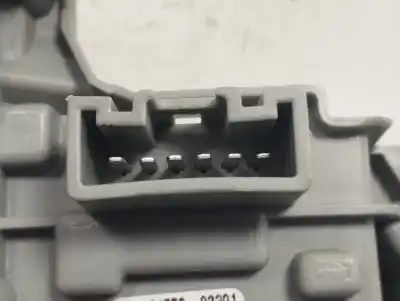 Pezzo di ricambio per auto di seconda mano Portalampada per TOYOTA COROLLA (E12) 2.0 D-4D Linea Sol Berlina Riferimenti OEM IAM 8155002301  