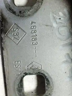 Tweedehands auto-onderdeel linker voorste motorkapscharnier voor renault megane ii classic berlina confort authentique 106 cv / 78 kw oem iam-referenties 8200468183