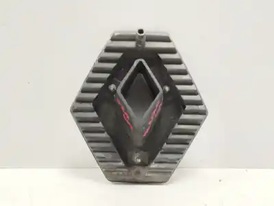 Second-hand car spare part front badge for renault clio ii fase ii (b/cb0) authentique oem iam references 8200070031  