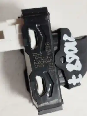 Peça sobressalente para automóvel em segunda mão botão / interruptor elevador vidro dianteiro direito por peugeot 208 tech edition blue hdi referências oem iam 98242560zd  