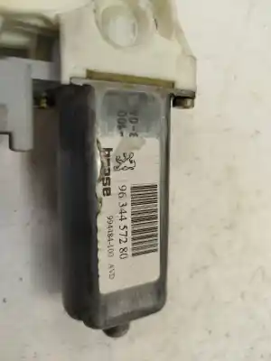 Pièce détachée automobile d'occasion MOTEUR LÈVE VITRE AVANT DROIT pour PEUGEOT 307 (S1)  Références OEM IAM 9634457280  