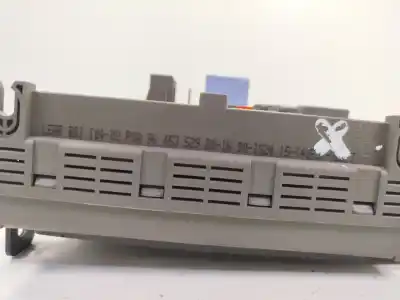 Peça sobressalente para automóvel em segunda mão caixa de fusíveis e relés por citroen c5 berlina 2.2 hdi vivace referências oem iam 9645352980