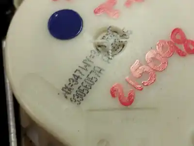 Автозапчастина б/у центральний задній ремін безпеки для renault clio iii pack authentique посилання на oem iam 8200683944  