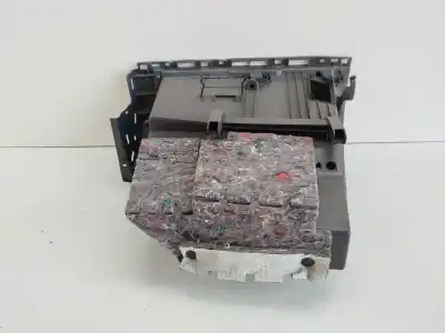 Автозапчастина б/у бардачок для renault clio iii dynamique посилання на oem iam 8200407712  