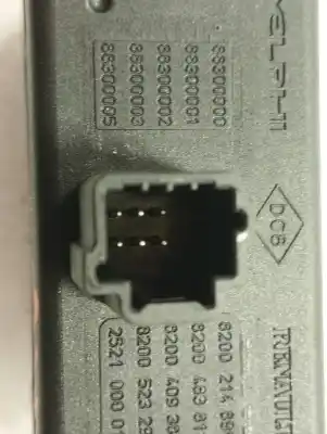 Second-hand car spare part hazard warning lights for renault clio iii pack authentique oem iam references 820021486a  