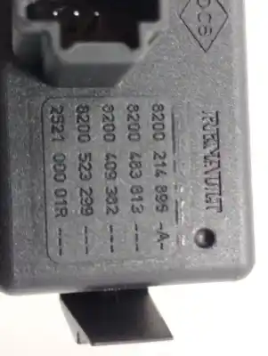 Second-hand car spare part hazard warning lights for renault clio iii pack authentique oem iam references 820021486a  