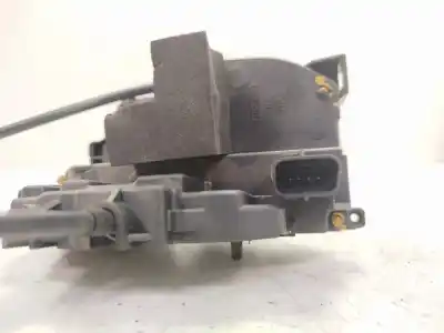 Second-hand car spare part rear left door lock for renault clio iii dynamique oem iam references 8200525235  