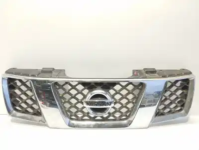 Автозапчастина б/у передня решіта для nissan navara pick-up (d40m) double cab se 4x4 посилання на oem iam 2310eb400  