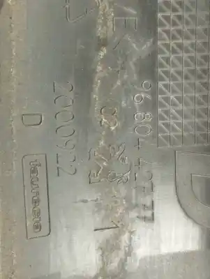 Автозапчасти б/у накладка правого переднего бампера за peugeot 308 sw confort ссылки oem iam 9680442777