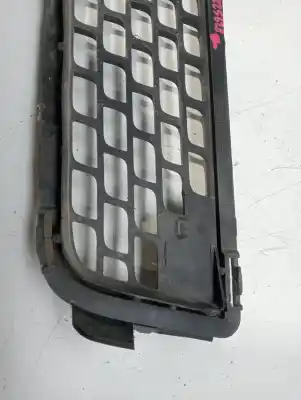 Tweedehands auto-onderdeel centrale bumpergrille voor volvo v70 familiar momentum 136 cv / 100 kw oem iam-referenties 30678636