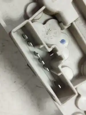 Tweedehands auto-onderdeel LAMPHOUDER voor FORD FOCUS BERLINA (CAP) Trend OEM IAM-referenties 1333836  