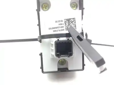 Second-hand car spare part right front power window switch for kia ceed (cd) 1.6 crdi 136 oem iam references 93575j7000  