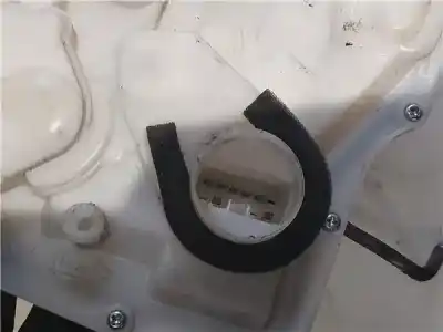 Second-hand car spare part left front door lock for suzuki swift iii (sg) 1.3 oem iam references   