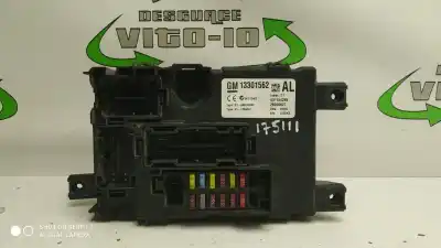 Pezzo di ricambio per auto di seconda mano scatola relè/fusibili per opel corsa d catch me riferimenti oem iam 13301562  