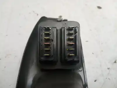 Автозапчасти б/у ВЫКЛЮЧАТЕЛЬ ЛЕВОГО ПЕРЕДНЕГО ОКНА за RENAULT SCENIC (JA..)  ссылки OEM IAM 7700431172  