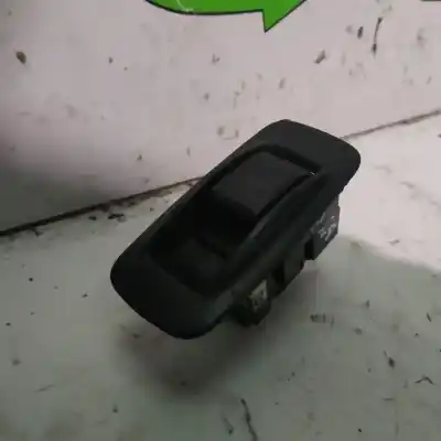 Peça sobressalente para automóvel em segunda mão Botão / Interruptor Elevador Vidro Traseiro Direito por TOYOTA COROLLA (E12) 1.6 16V Referências OEM IAM 54035117  