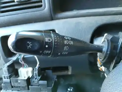 Peça sobressalente para automóvel em segunda mão comutador de piscas  por toyota corolla (e12) 2.0 d-4d linea luna berlina referências oem iam   