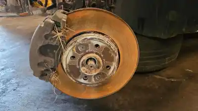 Pièce détachée automobile d'occasion MOYEU DE ROUE AVANT GAUCHE pour RENAULT CAPTUR  Références OEM IAM 400159304R  