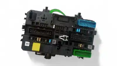 Peça sobressalente para automóvel em segunda mão CAIXA DE FUSÍVEIS E RELÉS por OPEL ASTRA H BERLINA  Referências OEM IAM 13206762  