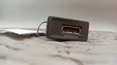 Second-hand car spare part audio system / radio cd for seat leon (5f1) 1.6 tdi oem iam references 5f0035222c  