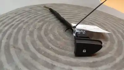 Автозапчастина б/у ВИМИКАЧ БЛОКУВАННЯ ДВЕРЕЙ для RENAULT CAPTUR J5_, H5_  Посилання на OEM IAM 252103678R  