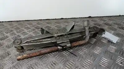 Pièce détachée automobile d'occasion CRIC HYDRAULIQUE pour TOYOTA COROLLA (_E10_) 1.3 XLI 16V (EE101) Références OEM IAM   