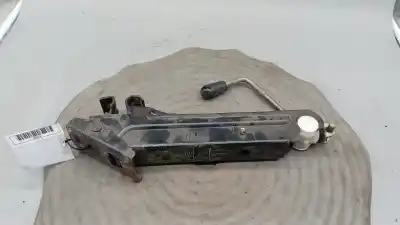 Pièce détachée automobile d'occasion CRIC HYDRAULIQUE pour SEAT IBIZA II (6K1) 1.4 i Références OEM IAM 6K0011031B  