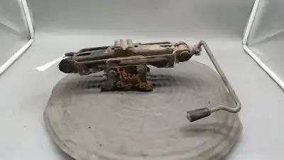 Pièce détachée automobile d'occasion CRIC HYDRAULIQUE pour PEUGEOT 106 I (1A, 1C) 1.3 Références OEM IAM 672566  