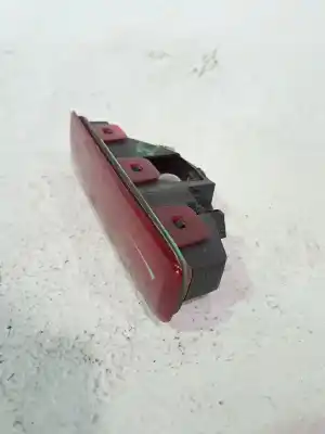 Peça sobressalente para automóvel em segunda mão farolim de travão central por dacia dokker express 1.6 16v 110 referências oem iam 8200690117  