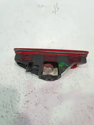 Peça sobressalente para automóvel em segunda mão farolim de travão central por dacia dokker express 1.6 16v 110 referências oem iam 8200690117  