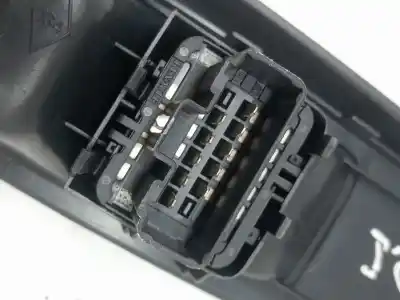 Second-hand car spare part left front power window switch for renault clio ii fase ii (b/cb0) d4f722 oem iam references 8200084003  