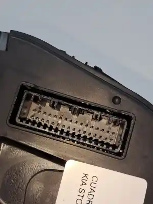 Peça sobressalente para automóvel em segunda mão Quadrante por KIA STONIC (YBCUV) G3LF Referências OEM IAM 94033H8230  