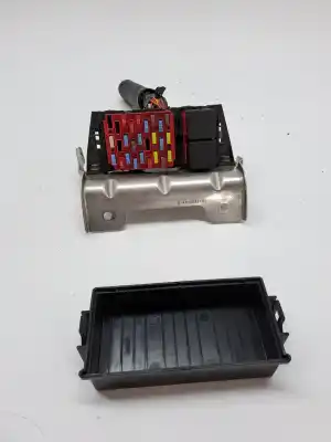 Peça sobressalente para automóvel em segunda mão Caixa De Fusíveis E Relés por TESLA TESLA MODEL 3 Model 3 Referências OEM IAM 101365000E  101392100A