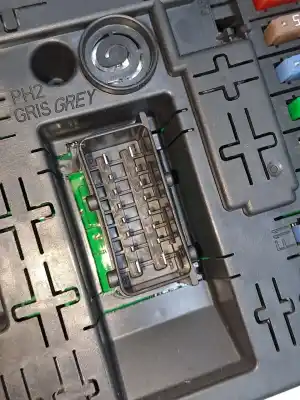 Second-hand car spare part fuse box unit for citroen c8 ea_, eb_ 2.0 hdi 135 oem iam references 657067  