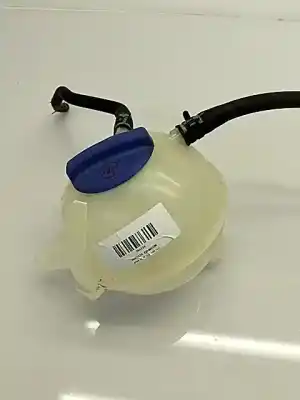 Second-hand car spare part coolant expansion tank for omoda c5  oem iam references 302001073aa  