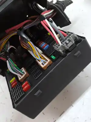 Pezzo di ricambio per auto di seconda mano Scatola Relè/fusibili per RENAULT SCENIC III 1.5 dCi Diesel FAP Riferimenti OEM IAM 284B67924R  