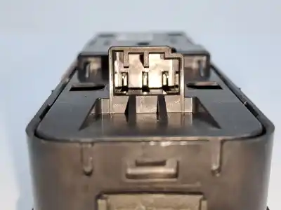 Peça sobressalente para automóvel em segunda mão botão / interruptor elevador vidro dianteiro esquerdo por land rover range rover evoque 2.2 110cv referências oem iam bj3214540ab  lr025908