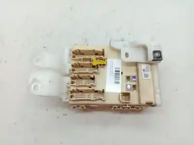 Peça sobressalente para automóvel em segunda mão caixa de fusíveis e relés por toyota auris (e18) 1nd referências oem iam 8273012x70a