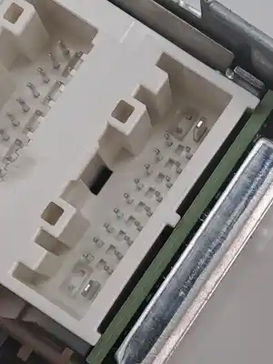 Pezzo di ricambio per auto di seconda mano impianto audio / radio cd per renault clio v 1.5 dci 101 cv evolution riferimenti oem iam 259154246r  