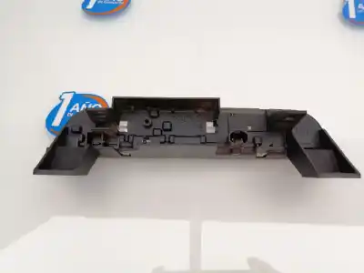 Автозапчастина б/у центральний задній ламп для mitsubishi montero (v80/v90) 4m41 посилання на oem iam 8334a090  