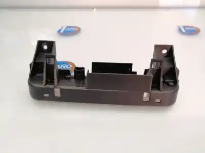 Автозапчастина б/у центральний задній ламп для mitsubishi montero (v80/v90) 4m41 посилання на oem iam 8334a090  