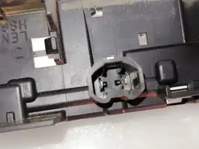 Автозапчастина б/у центральний задній ламп для mitsubishi montero (v80/v90) 4m41 посилання на oem iam 8334a090  